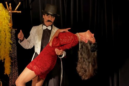 Theaterstück: Fliegende Fische | Café NUN Karlsruhe