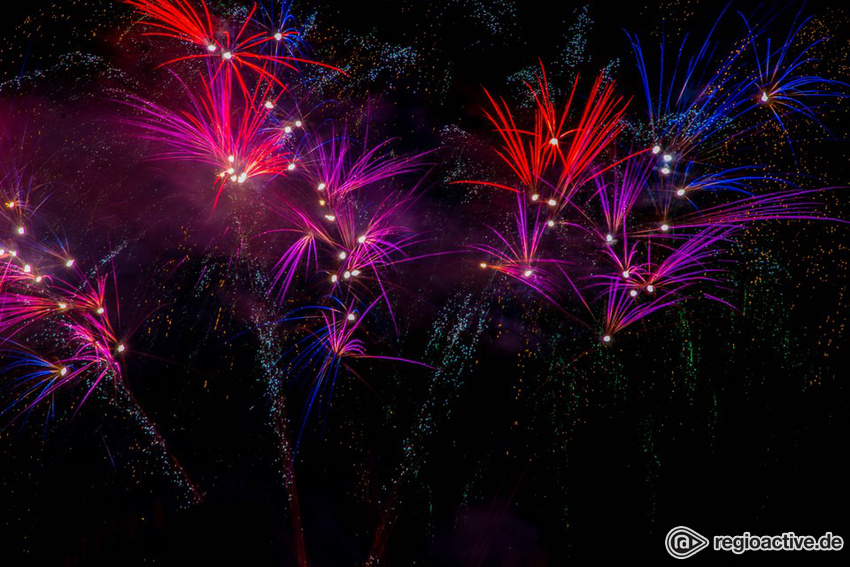 Fotos: Das große Feuerwerk bei Rhein in Flammen in St. Goarshausen 2016