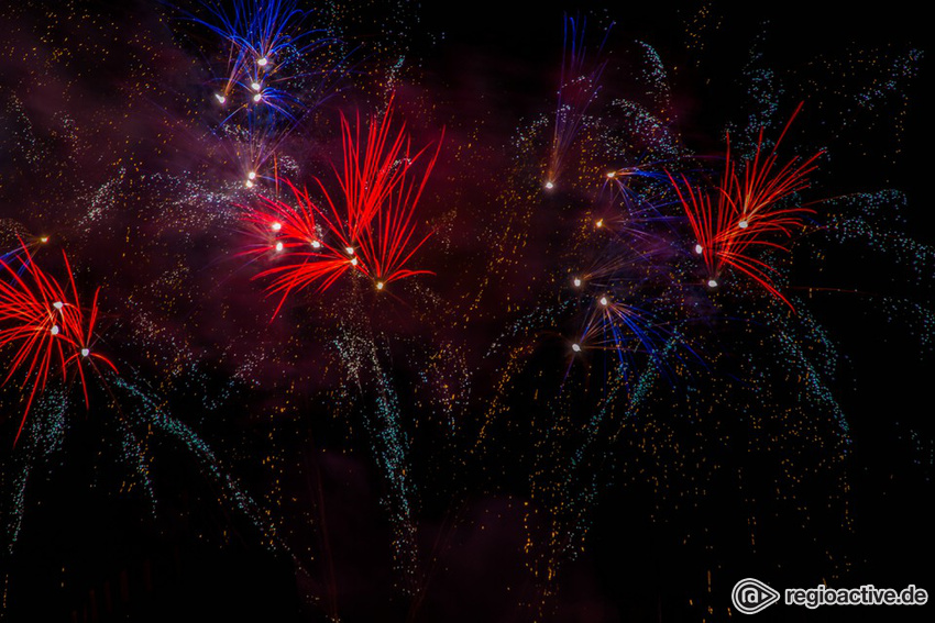 Fotos: Das große Feuerwerk bei Rhein in Flammen in St. Goarshausen 2016