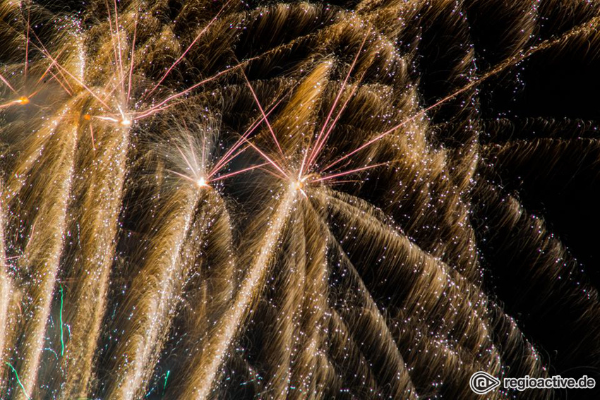 Fotos: Das große Feuerwerk bei Rhein in Flammen in St. Goarshausen 2016