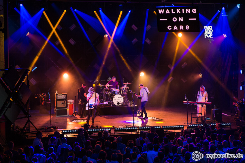 Walking on Cars (live beim SWR3 New Pop Festival, 2016)