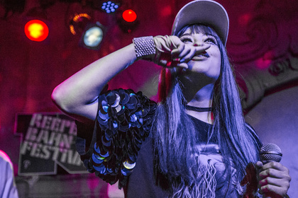 Klingen japanisch, kommen aber aus England - Fresher Style: Fotos von Kero Kero Bonito live beim Reeperbahn Festival 2016 