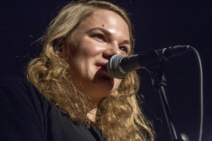 Mit kritischem Blick - Rätselhaft: Bilder von AVEC live beim Reeperbahn Festival 2016 in Hamburg 