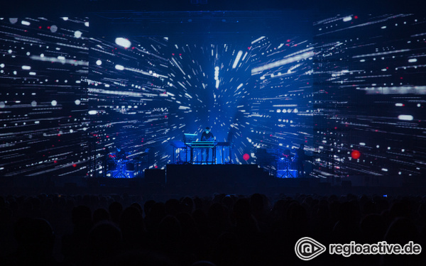 Elektronischer Altmeister - Jean Michel Jarre hypnotisiert das Publikum in der Frankfurter Festhalle 