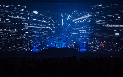 Elektronischer Altmeister - Jean Michel Jarre hypnotisiert das Publikum in der Frankfurter Festhalle 