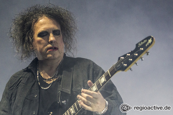 Auftakt - Legenden: Bilder von The Cure live in der Barclaycard Arena in Hamburg 