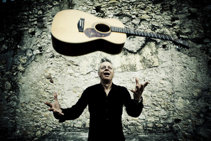 Der Meister der Gitarren - Tommy Emmanuel brilliert in der Heidelberger Stadthalle mit seinen Fingerfertigkeiten 