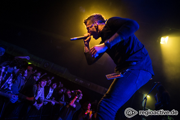 Mit vollem Einsatz - Fotos von Bury Tomorrow als Opener von Architects live in Frankfurt 