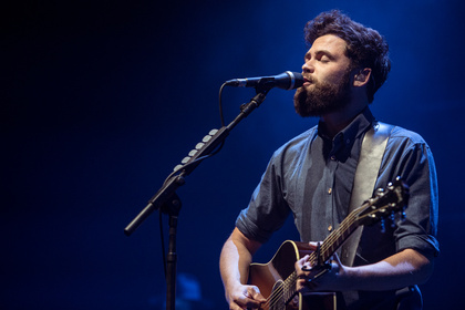 Die Spielfreude eines Straßenmusikers - Passenger erreicht in der Frankfurter Jahrhunderhalle neue Dimensionen 