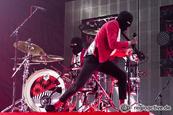 Ich sehe nur zwei - Maskenmänner: Fotos von Twenty One Pilots live in der Sporthalle Hamburg 