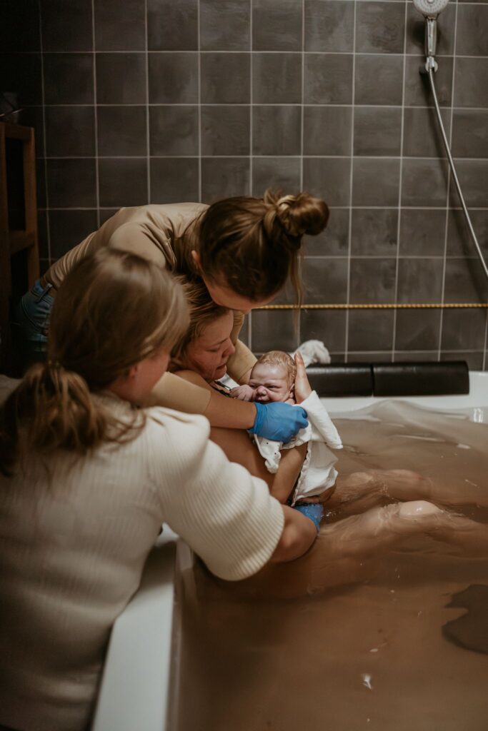 Verloskundigen Dronten - Badbevalling 2