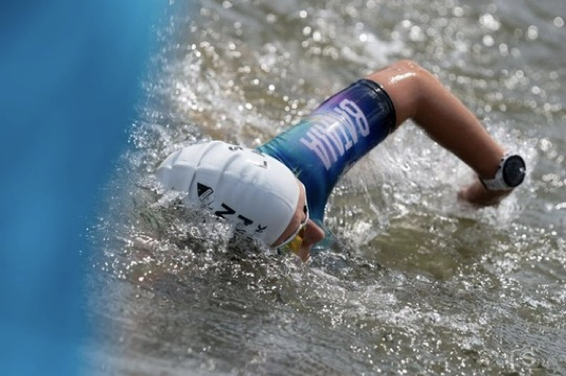 Magalie aan het zwemmen