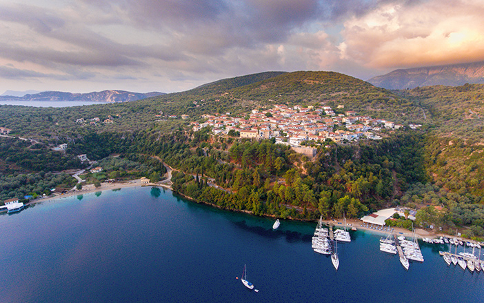Ένας υπέροχος συνδυασμός μπλε και πράσινου, στο Μεγανήσι