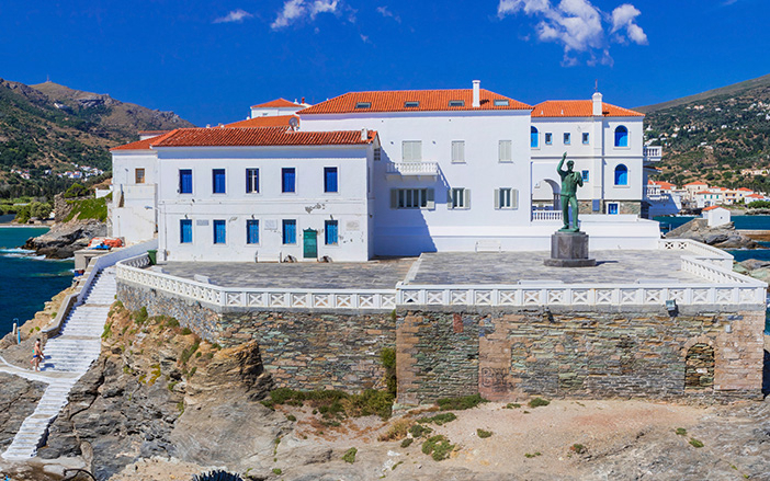 Riva square with the statue of the Unknown Sailor