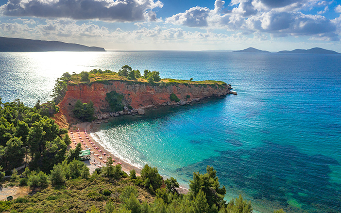Απόλαυσε το μπάνιο σου σε μία από τις υπέροχες παραλίες της Αλοννήσου