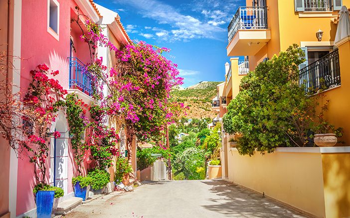 Όμορφα μπαλκόνια και χρώματα στην Κεφαλονιά