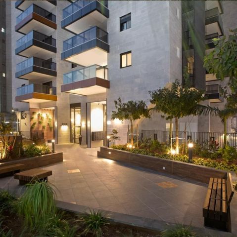 Scenic Urban Oasis