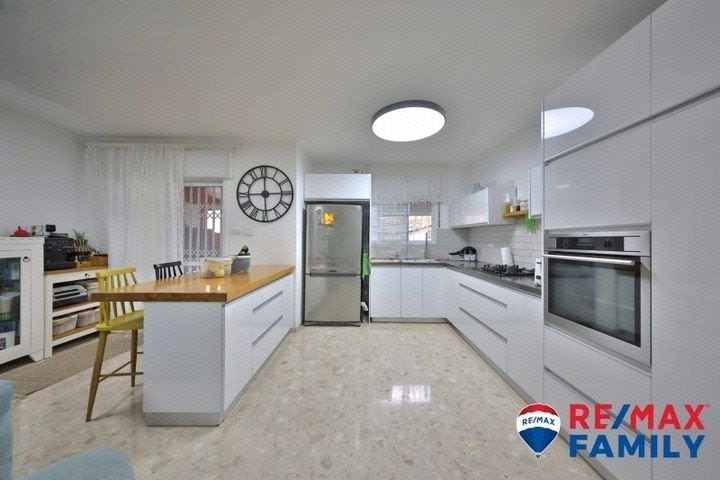 Modern Family Oasis