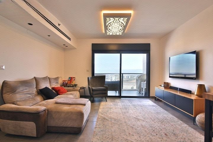 Panoramic Highrise Haven