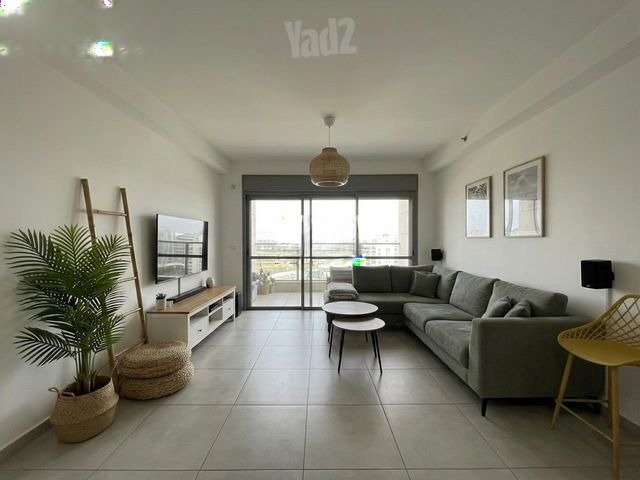 Spacious Skyline Retreat