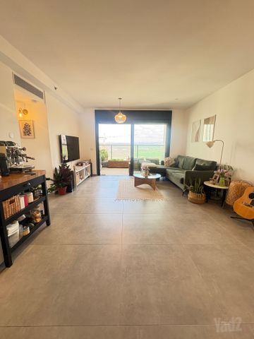 Bright High-Rise Oasis