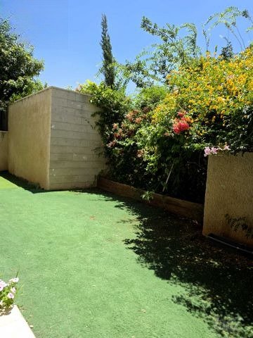 Spacious Garden Oasis