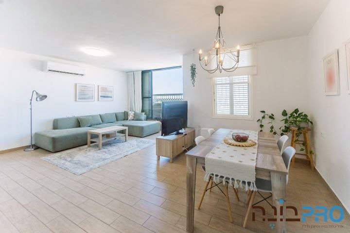 פנינה פנורמית מוארת