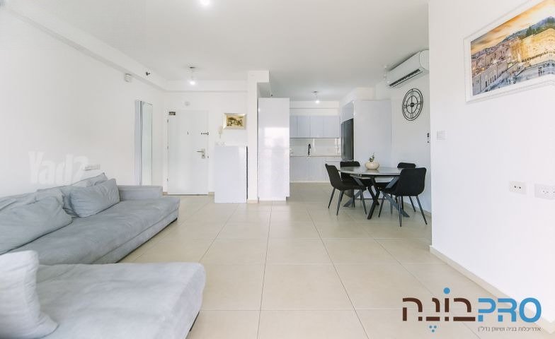 פנינה מודרנית מוארת