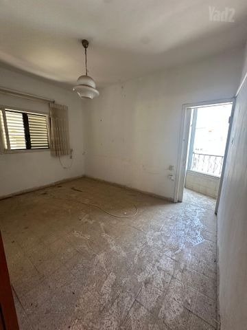 Spacious Urban Canvas