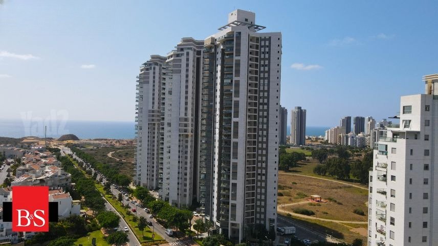 פנינת שחקים באגמים
