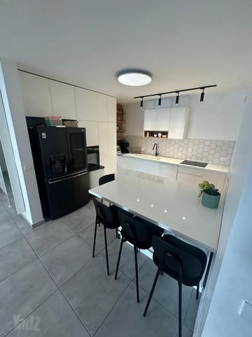 Spacious Modern Retreat