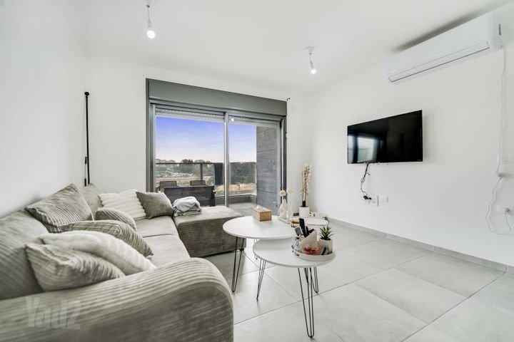 Modern Savyon Oasis