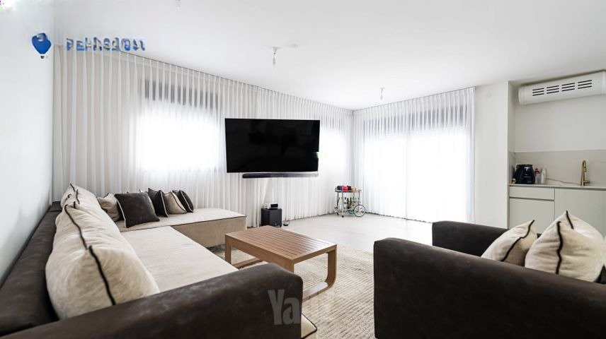 Spacious Modern Haven