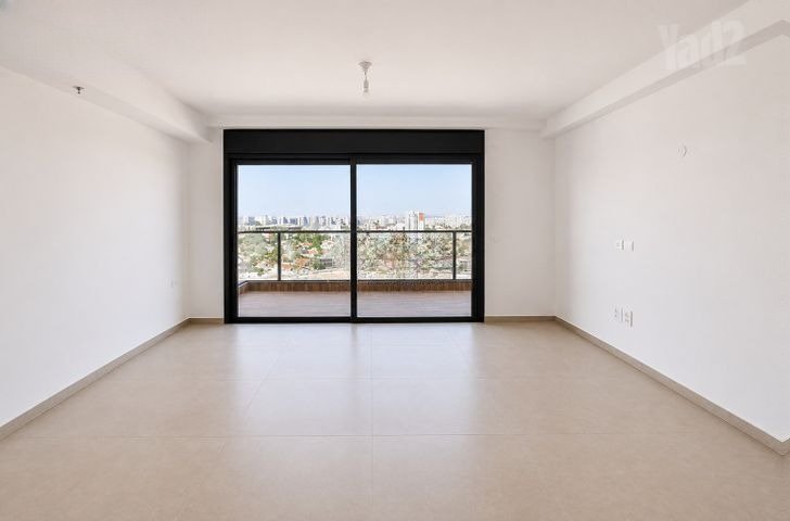 Panoramic Urban Retreat