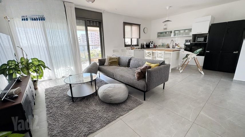 Spacious Coastal Haven