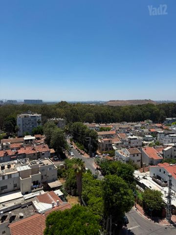 פנינה מול הפארק