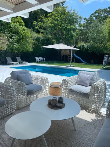 Modern Pool Oasis
