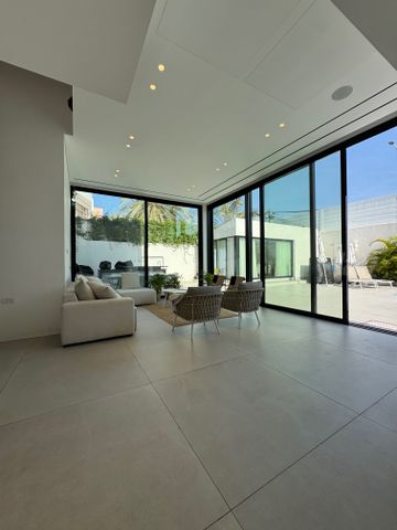 Modern Luxury Oasis