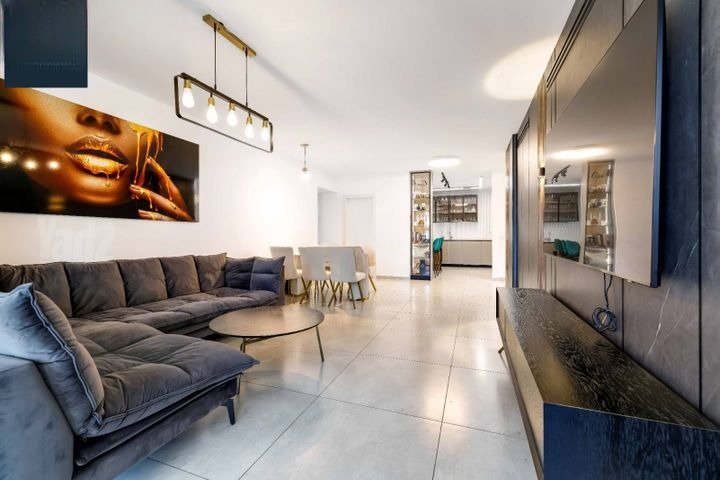 Spacious Modern Retreat