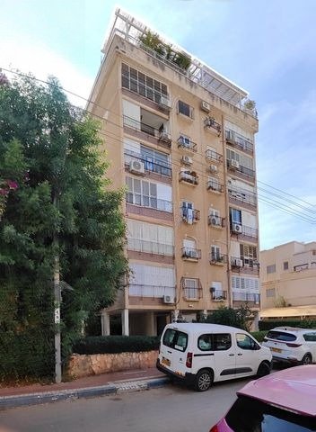 Spacious Rehovot Haven