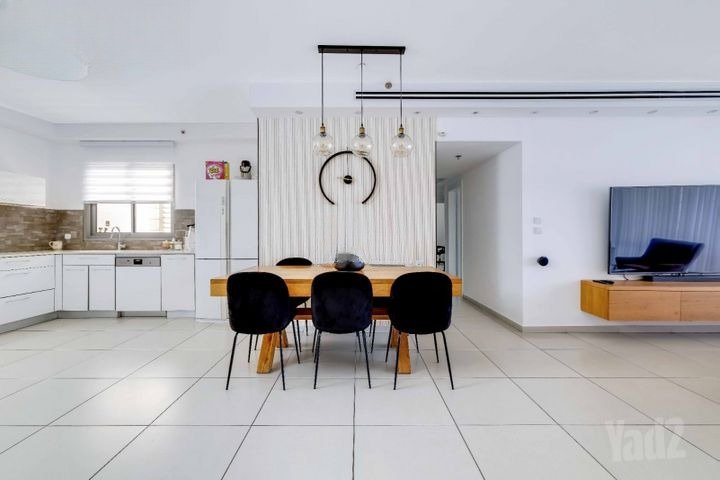 Spacious Modern Haven