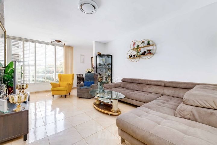 Spacious Family Retreat