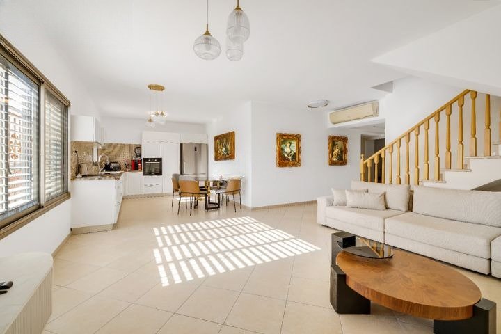 Spacious Panoramic Duplex