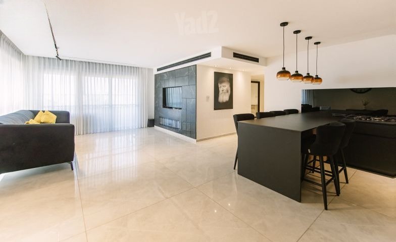 Sleek Urban Oasis