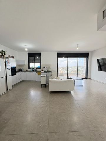 Modern Panoramic Retreat