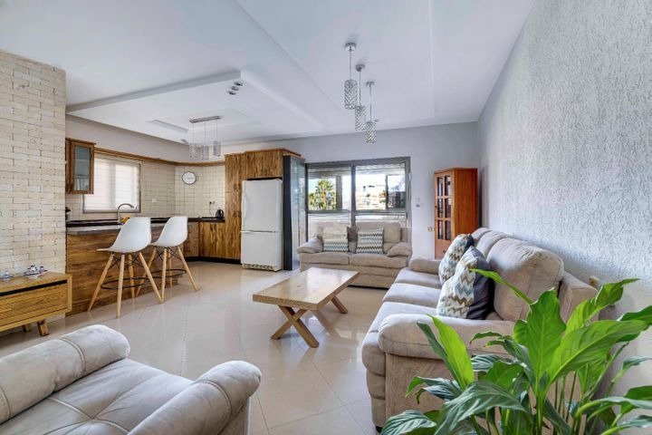 Bright Ekron Retreat