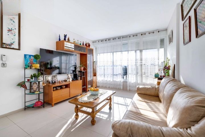 Bright Modern Retreat