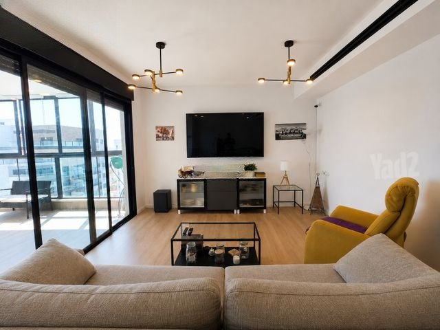 Spacious Panoramic Oasis