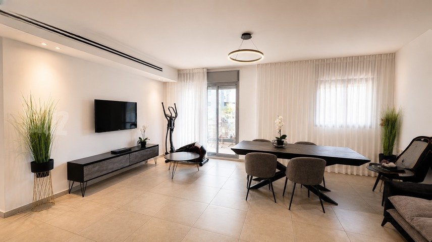 Spacious Modern Haven