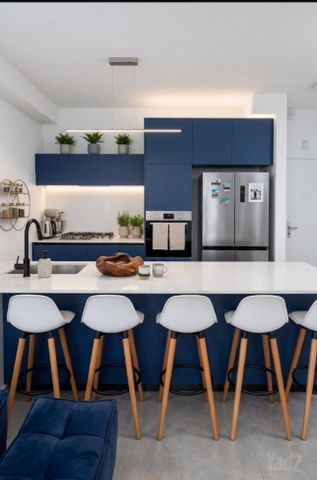 Chic Modern Gem